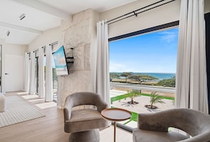Amazing ocean and sunset views - Ocean Front! 8BR Villa with Pool near Malmok Beach (Malmok)