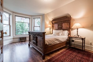 4 bedrooms, desk, free WiFi, bed sheets