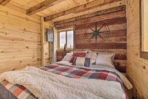 1 bedroom, desk, internet, bed sheets