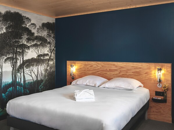 Soundproofing, free WiFi, bed sheets