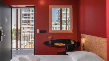 Soundproofing, free WiFi, bed sheets