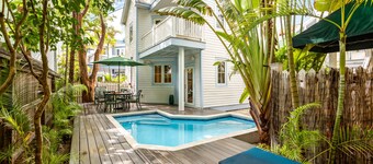A KEY ESCAPE ~ 3 Bedroom, 2.5 Bathroom Home in Old Town /Private Heated Pool!