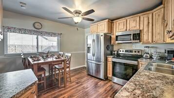 Fridge, microwave, stovetop, dishwasher
