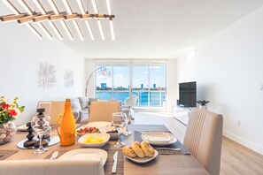 Dining - Chic Waterfront Retreat | Panoramic Intracoastal Views (Sunny Isles Beach)