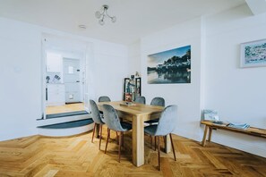 House | Dining