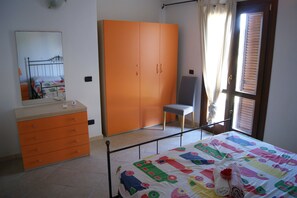 2 Schlafzimmer, Bügeleisen/Bügelbrett