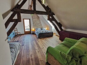 6 chambres, bureau, fer et planche à repasser, lit parapluie