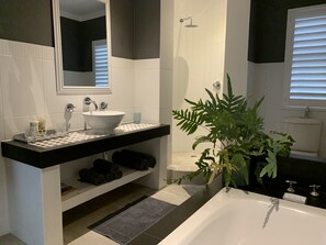 Luxury Apartment | Bathroom - Bella Vacanza Holiday Apartment (Ballito)