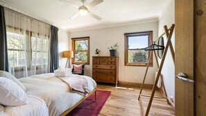 3 bedrooms, iron/ironing board, WiFi