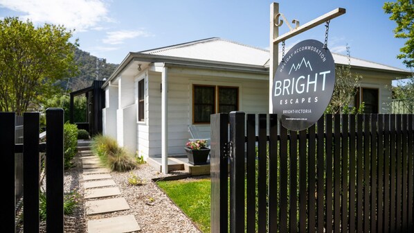 Exterior - One Bright Stay in beautiful Bright (Bright)