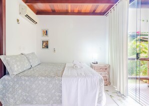 3 habitaciones, cortinas blackout y tabla de planchar con plancha