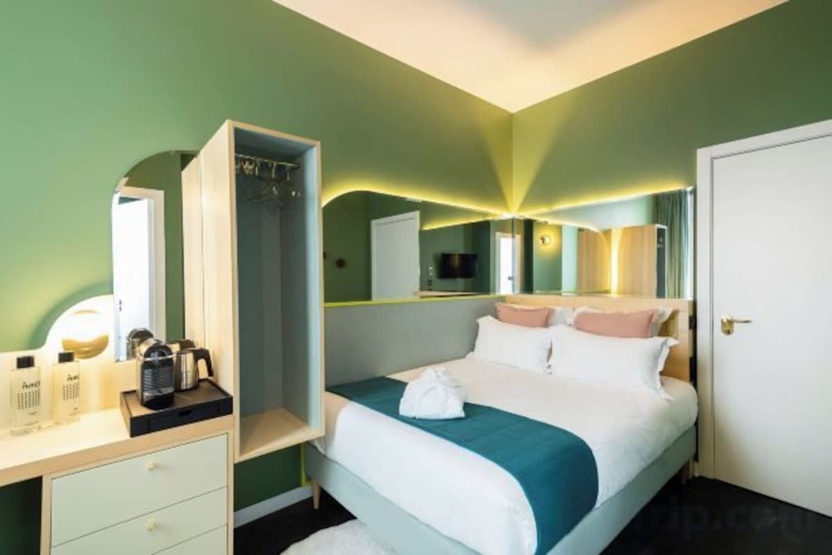 In-room safe, desk, laptop workspace, blackout drapes