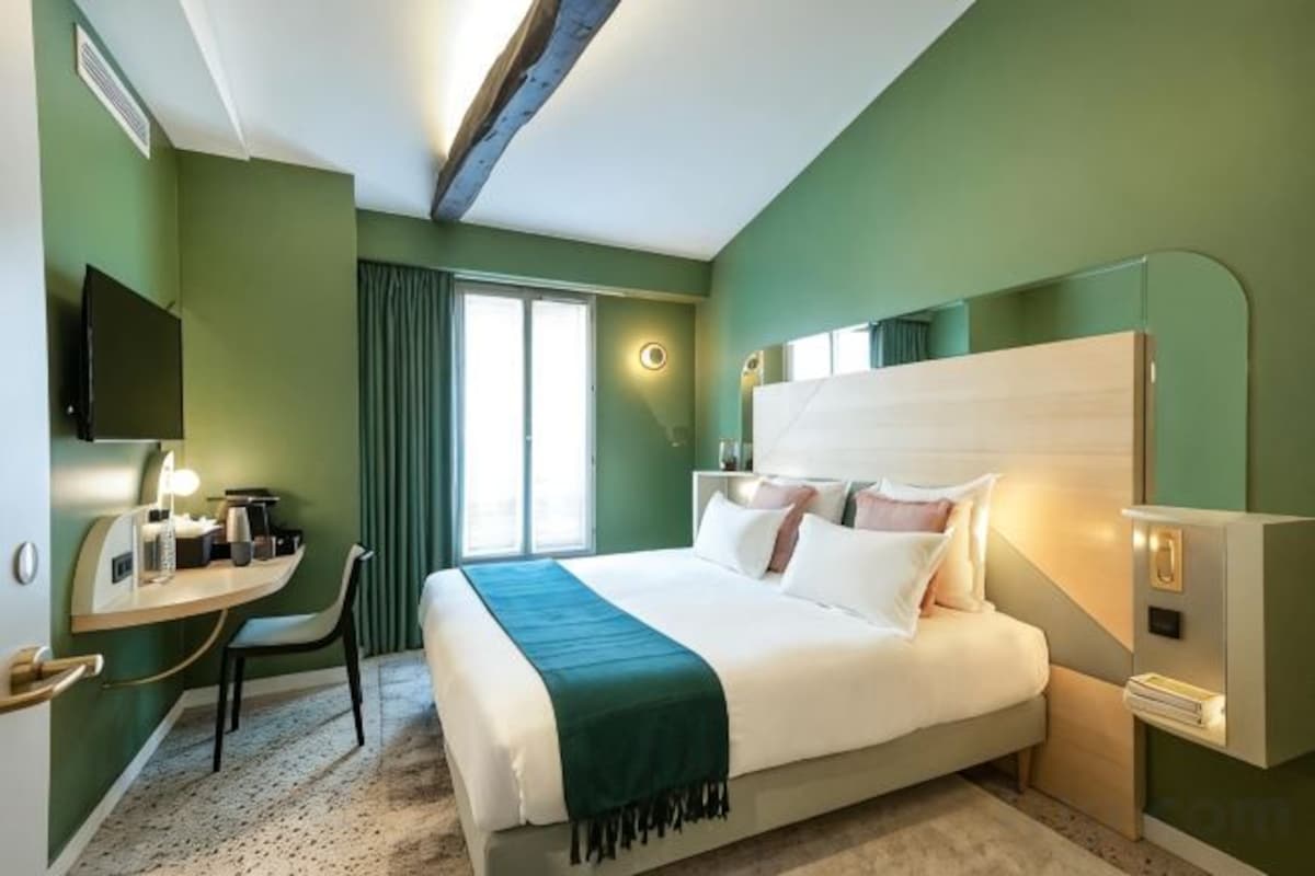 In-room safe, desk, laptop workspace, blackout drapes