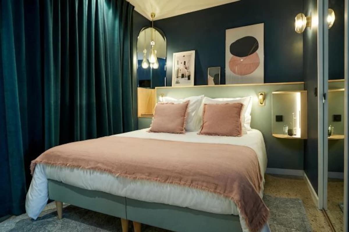 In-room safe, desk, laptop workspace, blackout drapes