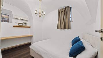 5 dormitorios, tabla de planchar con plancha, cuna de viaje y wifi