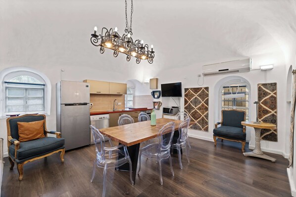 Microwave, oven, coffee/tea maker, toaster