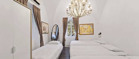 5 chambres, fer et planche à repasser, lit parapluie, Wi-Fi