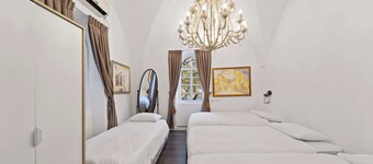 Elegant Mamilla Villa 5BR Rooftop Jacuzzi Steps from Old City