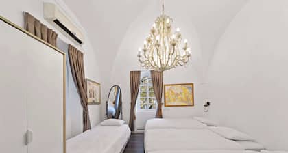 Elegant Mamilla Villa âą 5BR âą Rooftop Jacuzzi âą Steps from Old City