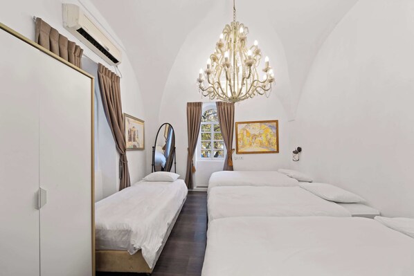 5 bedrooms, iron/ironing board, travel cot, WiFi