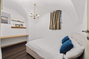 5 bedrooms, iron/ironing board, travel cot, WiFi