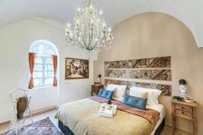 5 quartos, ferros/tábuas de passar roupa, berço de viagem, Wi-Fi