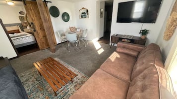 TV, Hulu, streaming services