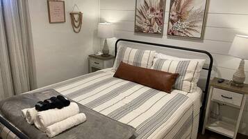 Iron/ironing board, travel crib, WiFi, bed sheets