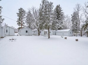 Property grounds - Cottage #3 - Spearfish Orchard Creek Cottages (Spearfish)