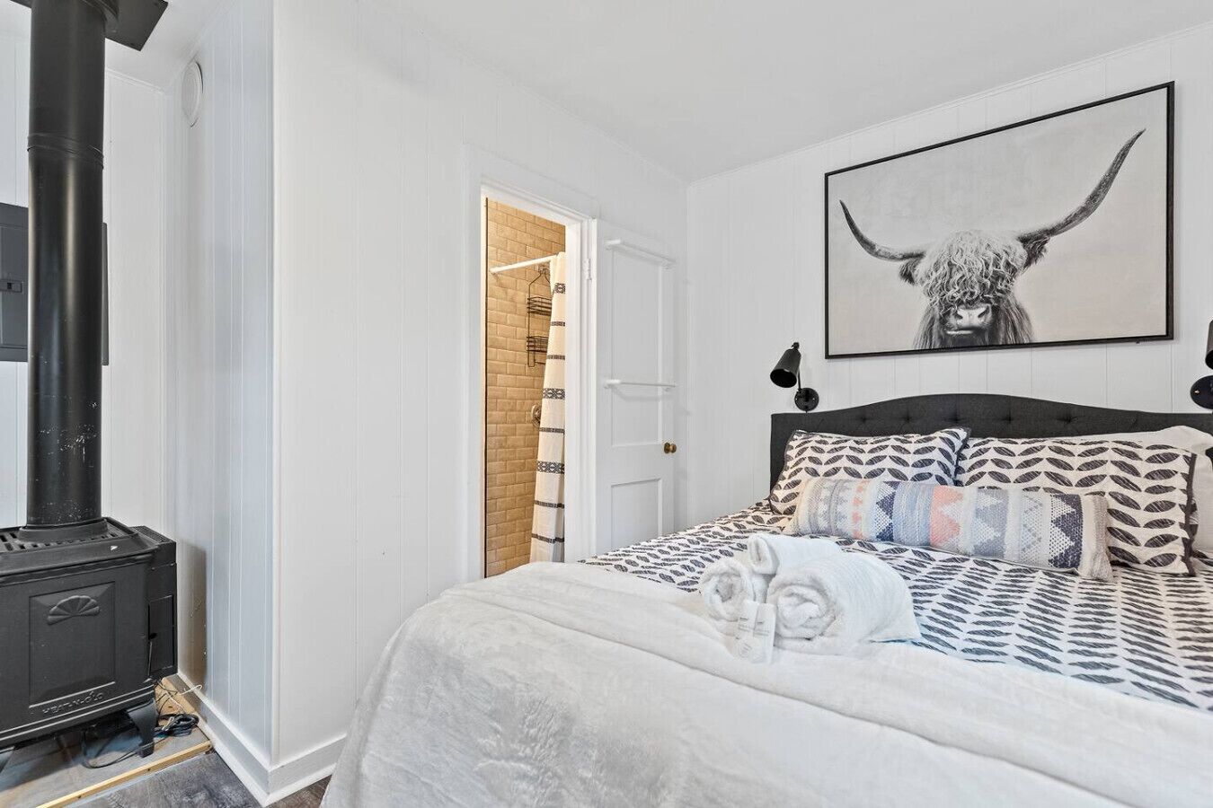 1 camera, una scrivania, ferro/asse da stiro, culla da viaggio