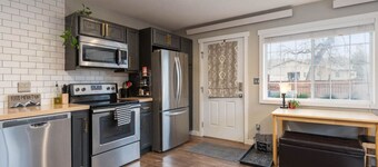 1315 N 5th St #2 · Downtown Modern-Farmhouse Studio