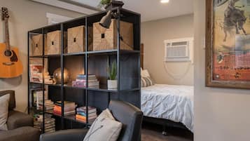 Desk, WiFi, bed sheets