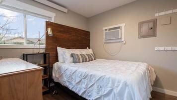 Desk, WiFi, bed sheets