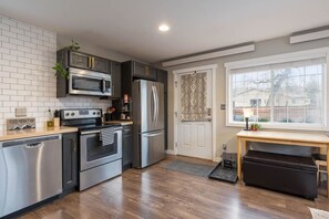 Private kitchen - 1315 N 5th St #2 · Downtown Modern-Farmhouse Studio (Spearfish)