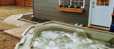 Outdoor spa tub