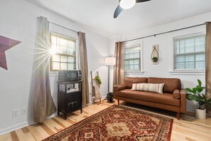 Televisión y chimenea 