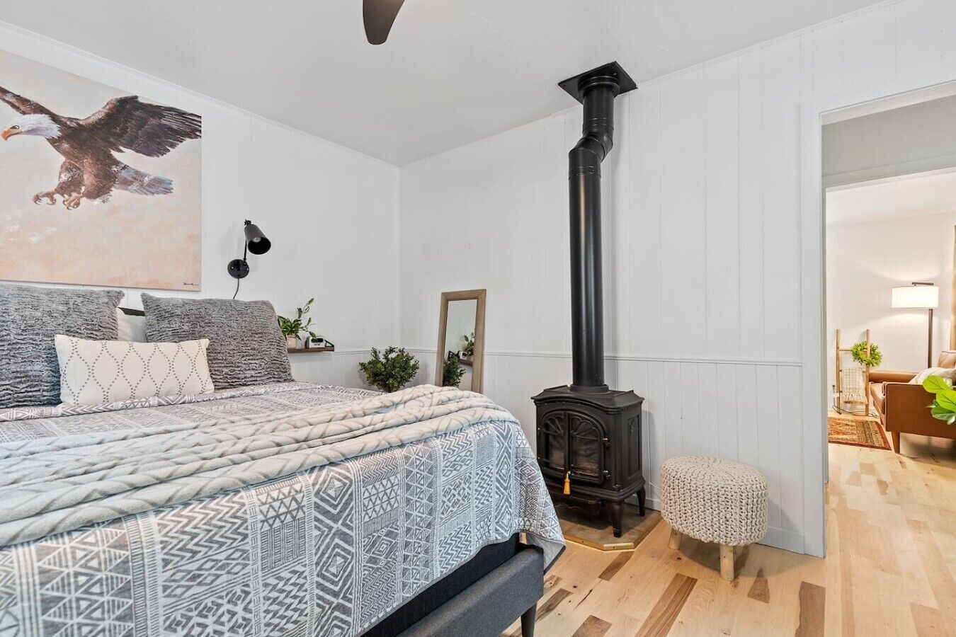 1 bedroom, desk, travel cot, WiFi