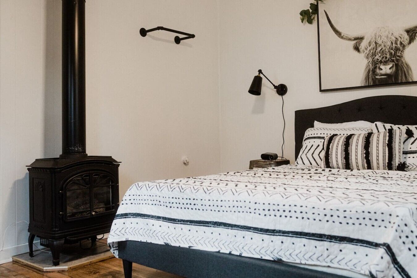 Desk, iron/ironing board, travel cot, WiFi