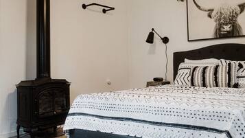 Desk, iron/ironing board, travel cot, WiFi