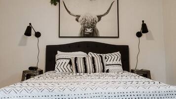 1 slaapkamer, een bureau, reisbedje, wifi