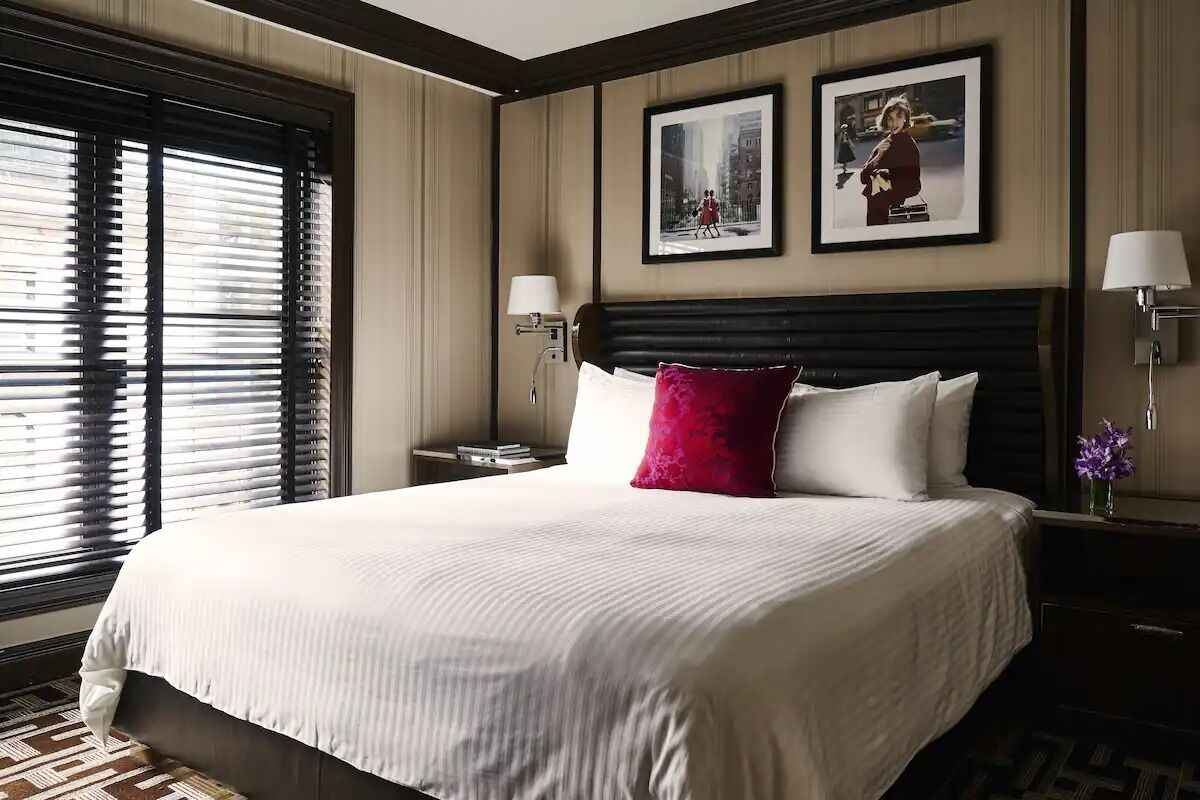 City Lights Escape, Steps From Central Park, 3 Executive Suites With City View!