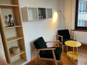 Interior - Studio with double bed, kitchen and bathroom/WC (Zürich)