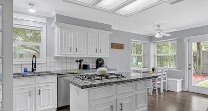 Private Pool ! King Bed ! Cozy Patio & BBQ 7b/4ba