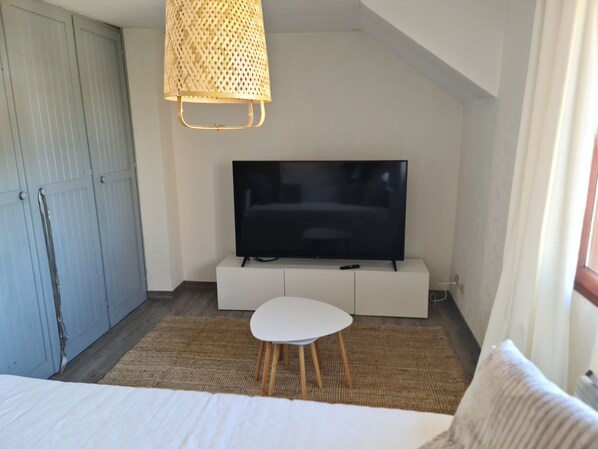 1 bedroom, WiFi - 2-room duplex leognan center (Léognan)
