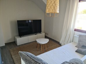 1 bedroom, WiFi - 2-room duplex leognan center (Léognan)
