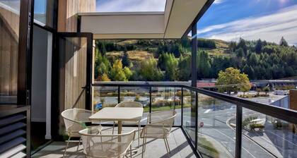 Penthouse Apt 24 at the base of Coronet Peak