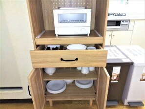 Fridge, microwave, stovetop, cookware/dishes/utensils - A popular 2LDK apartment for groups accommodating - Maison Ota B Building No 202 / Takamatsu Kagawa (Takamatsu)