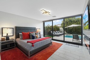 4 bedrooms, desk, iron/ironing board, travel cot