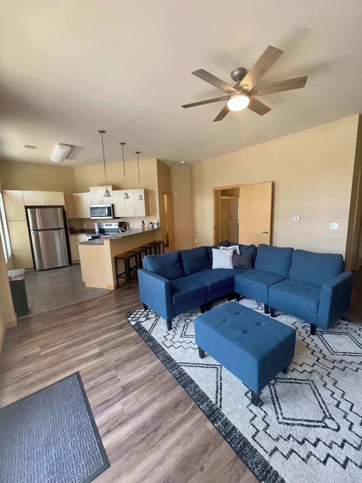 Een televisie en een kantoor