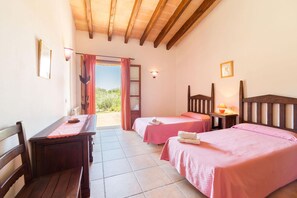 3 bedrooms, bed sheets